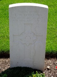 Klagenfurt War Cemetery - Doughton, Thomas William (Tommy)